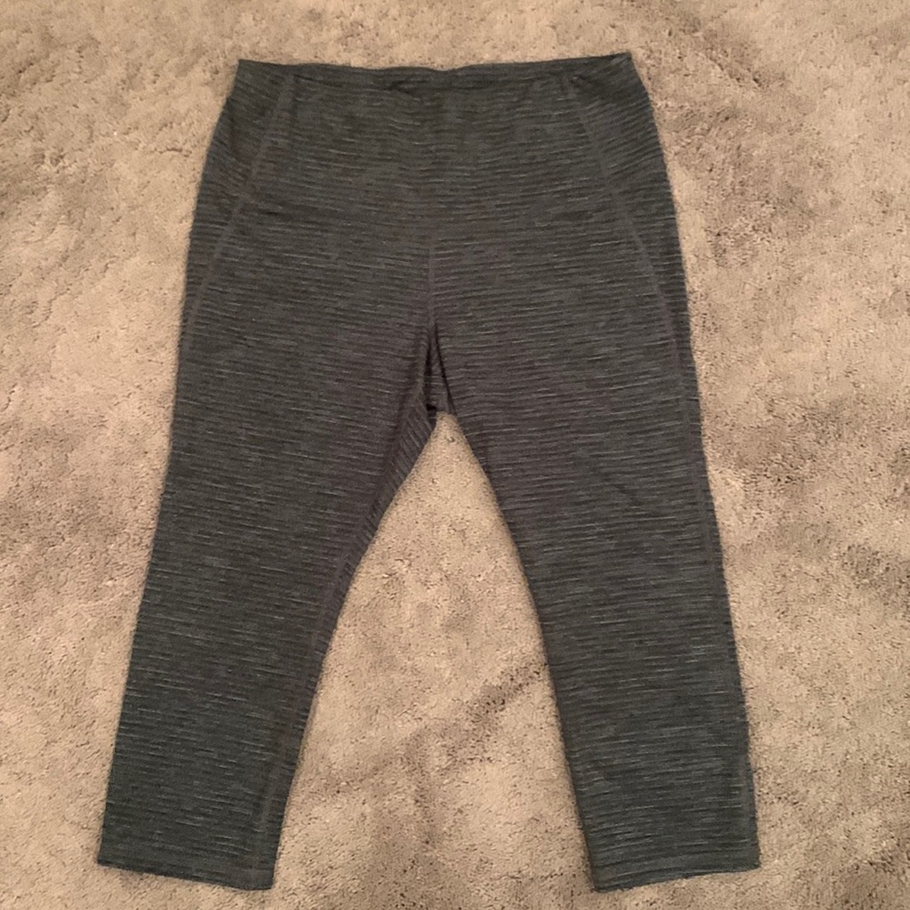 All In Motion capri leggings size Large